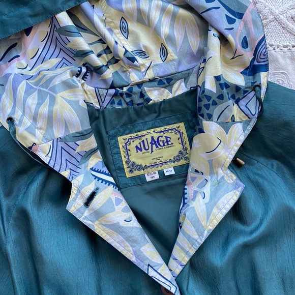 90’s Style Aqua Green Long Windbreaker with Funky Pattern Lining - Picture 2 of 5